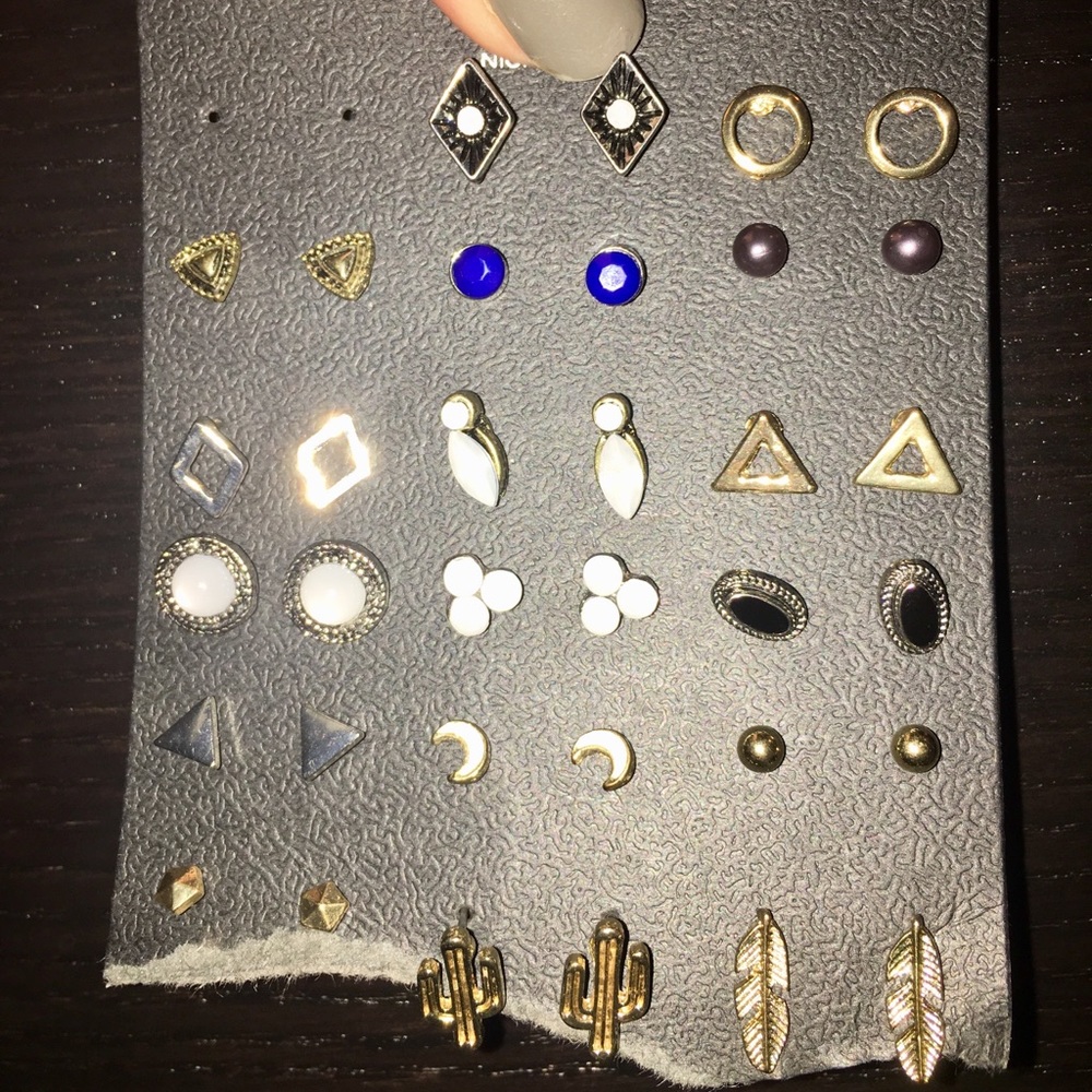 FOREVER 21 - 18 Piece Earring Set